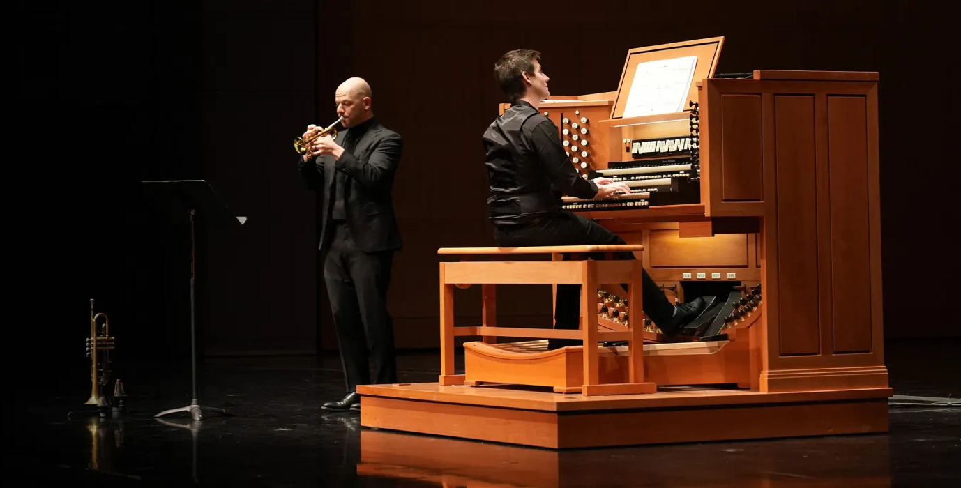 Organ player on stage